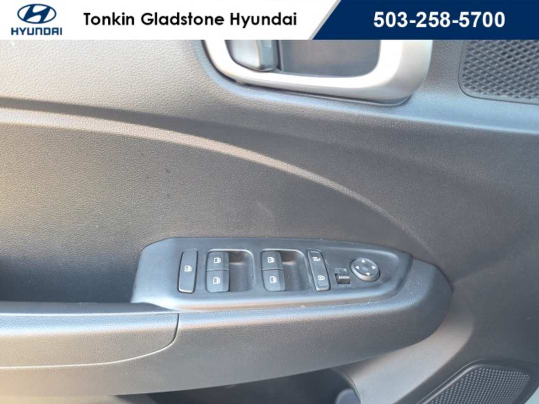 2025 Hyundai Venue SEL - Image 10