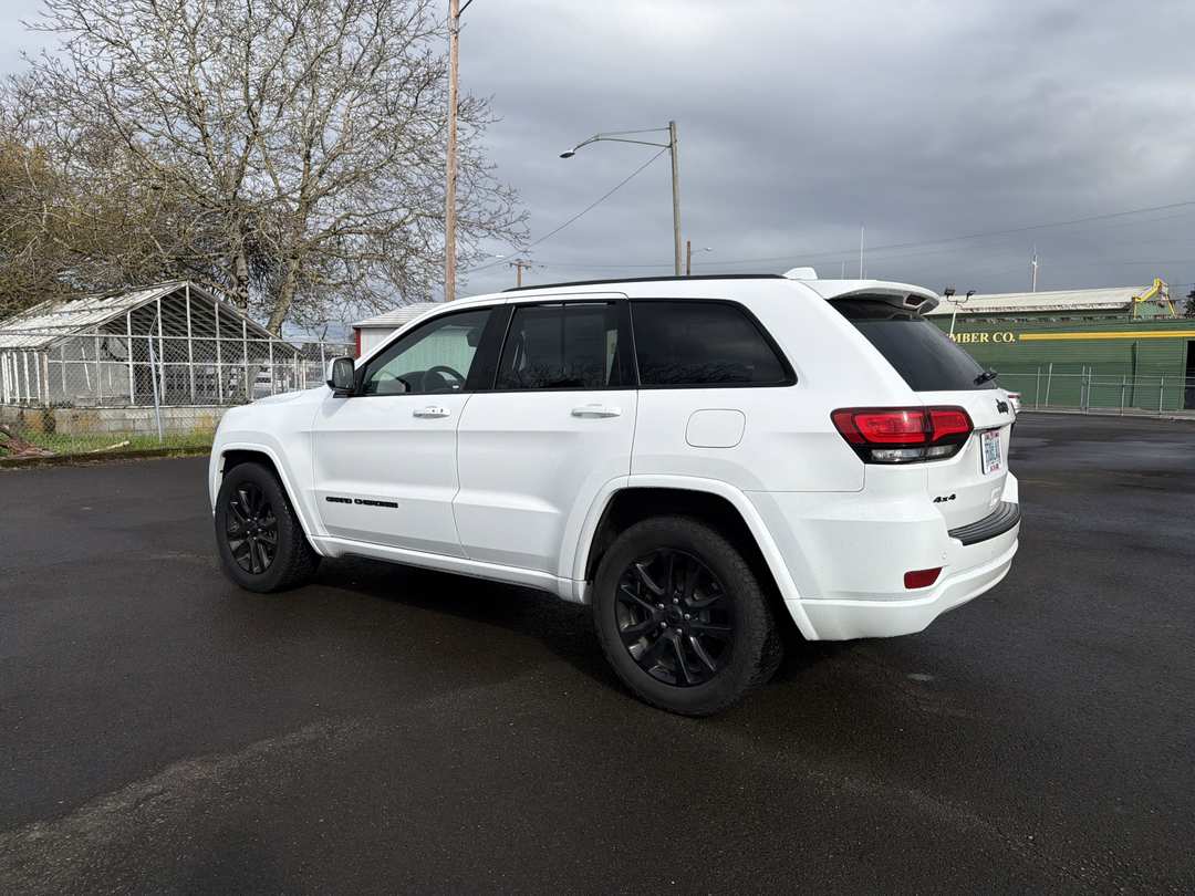 2018 Jeep Grand Cherokee Altitude - Image 3