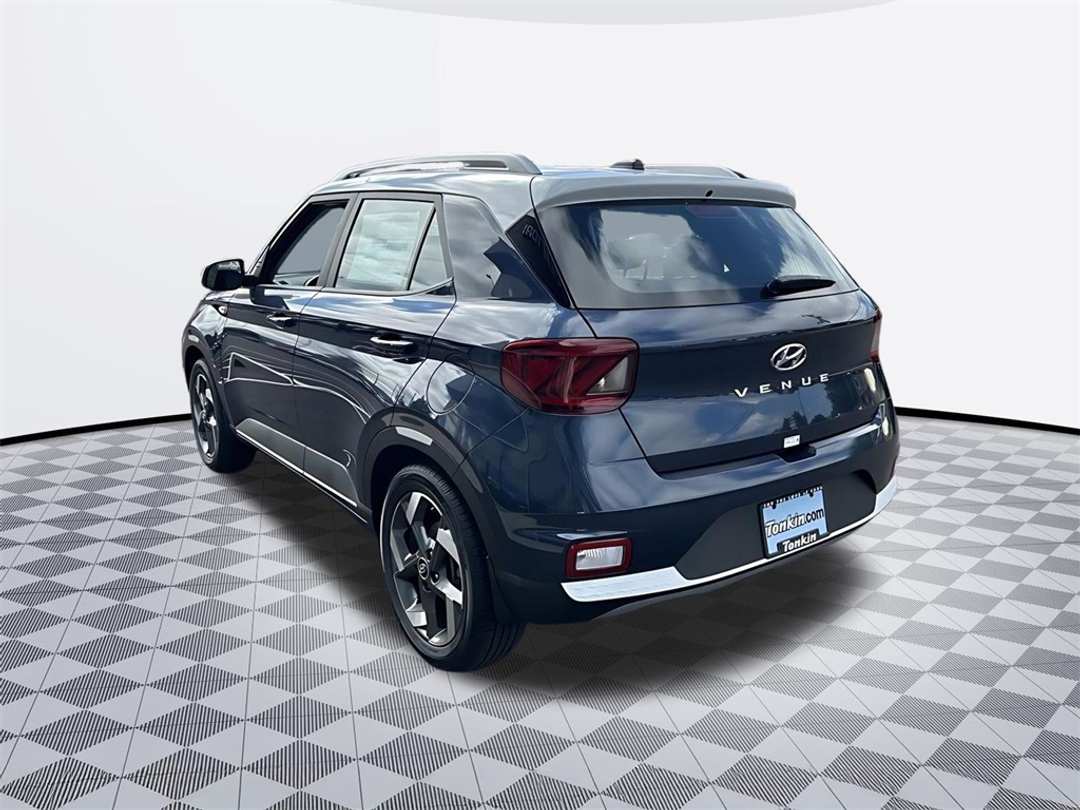 2025 Hyundai Venue Limited - Image 8