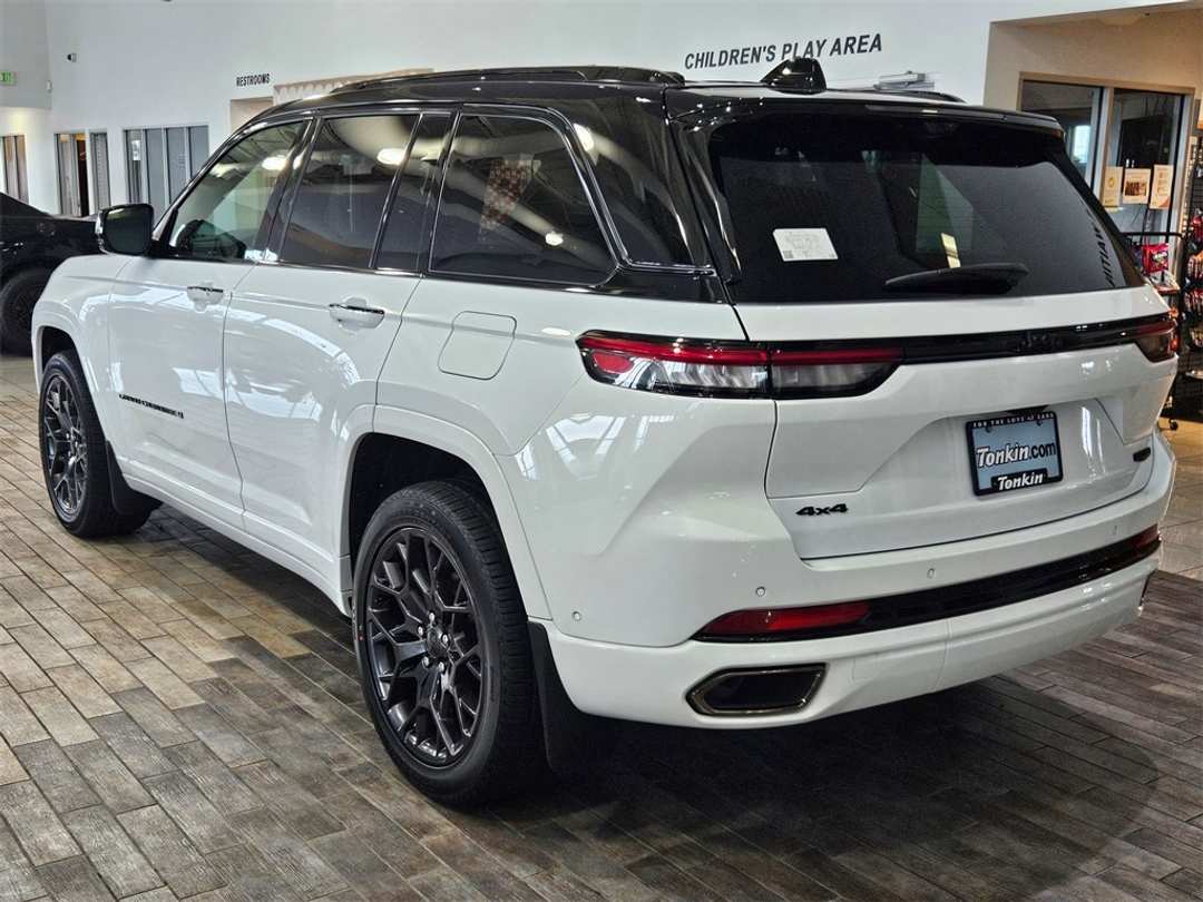 2025 Jeep Grand Cherokee Summit - Image 4