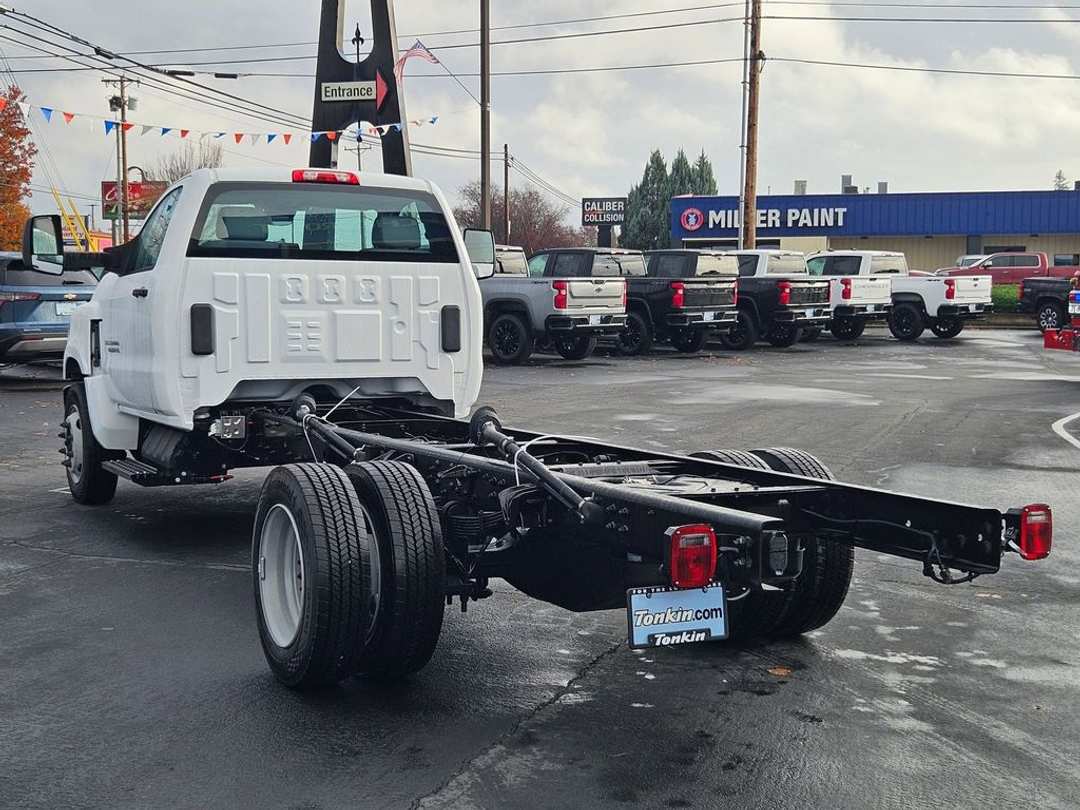 2025 Chevrolet Silverado 4500Hd - Image 4