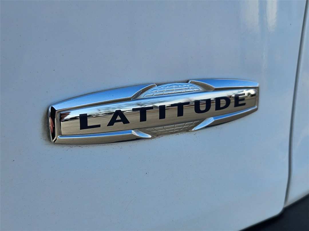 2018 Jeep Cherokee Latitude - Image 32