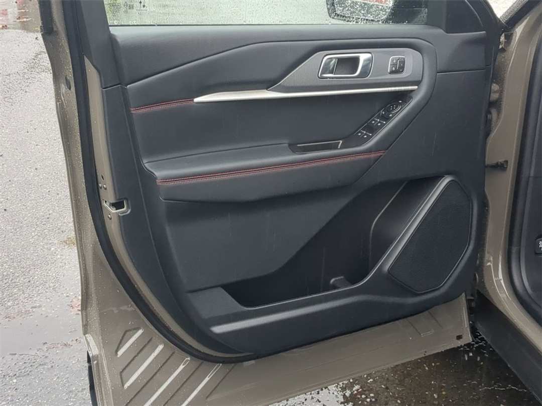 2026 Ford Explorer STLine - Image 9