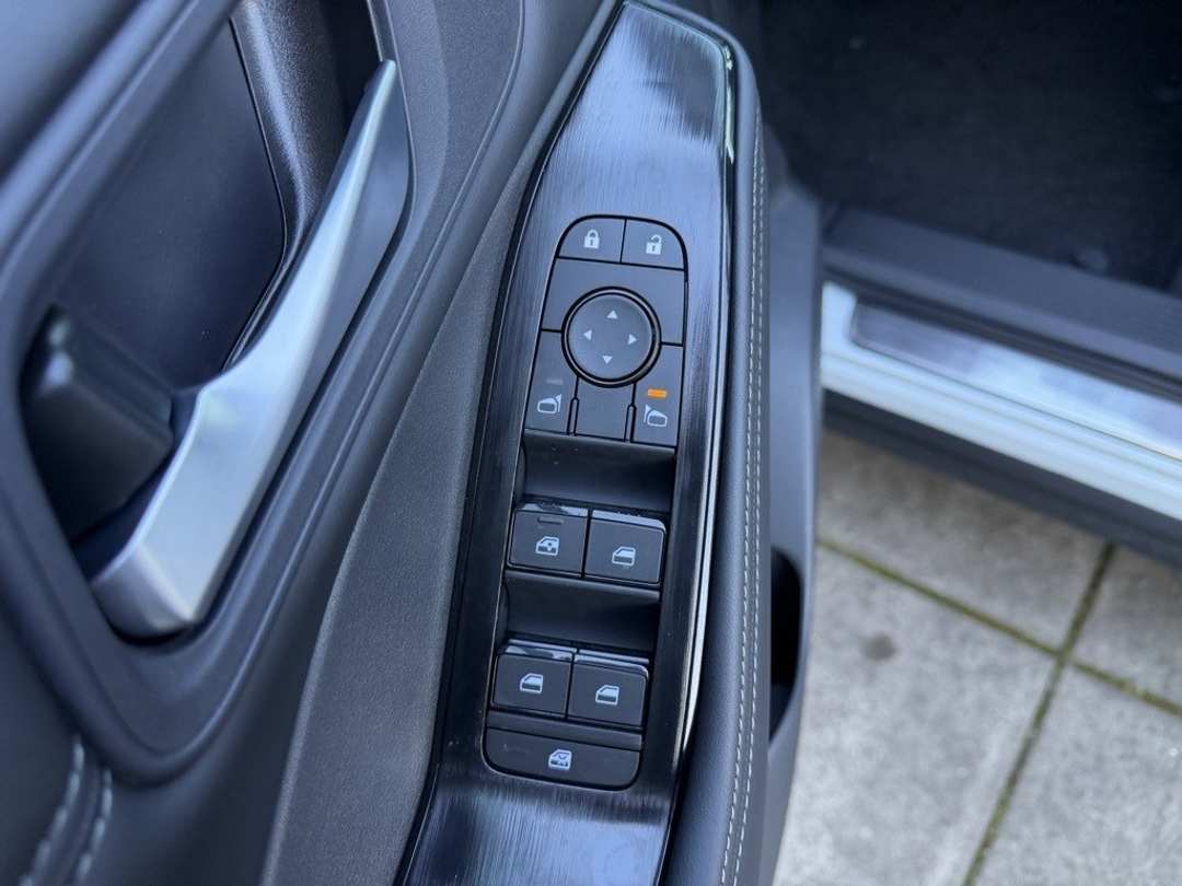 2026 Nissan Rogue Dark Armor - Image 13