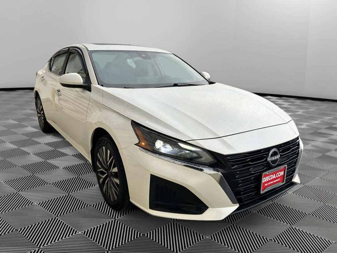 2024 Nissan Altima 2.5 SV - Image 3