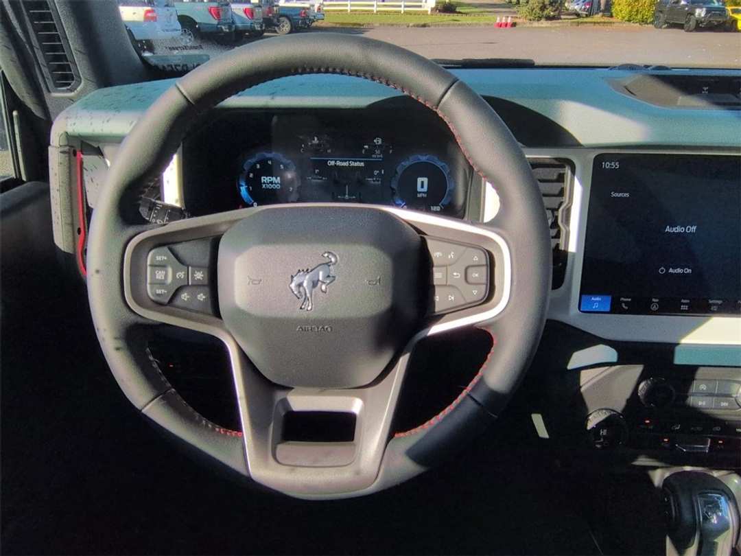 2025 Ford Bronco Heritage Edition - Image 13