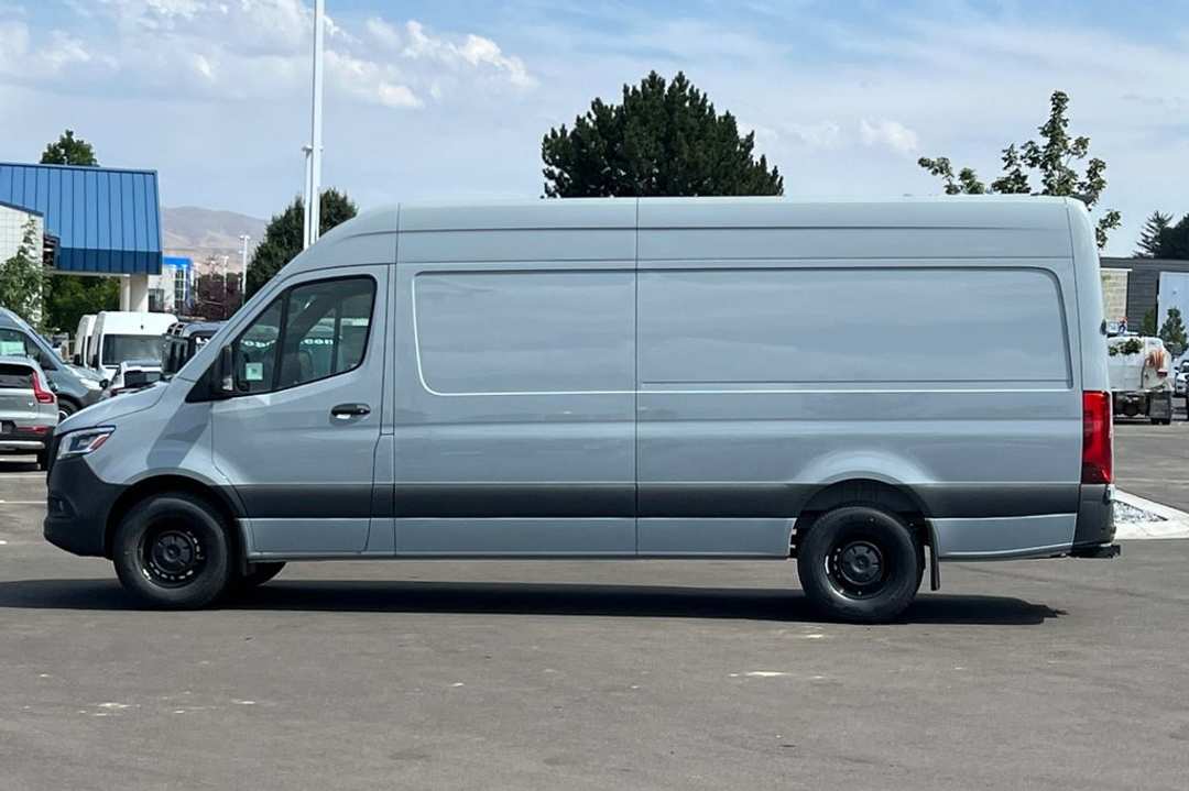 2024 Mercedes-Benz Sprinter 2500 Cargo 170 WB - Image 2