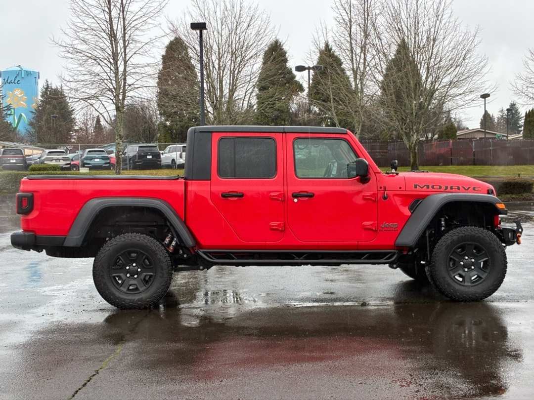 2022 Jeep Gladiator Mojave - Image 8