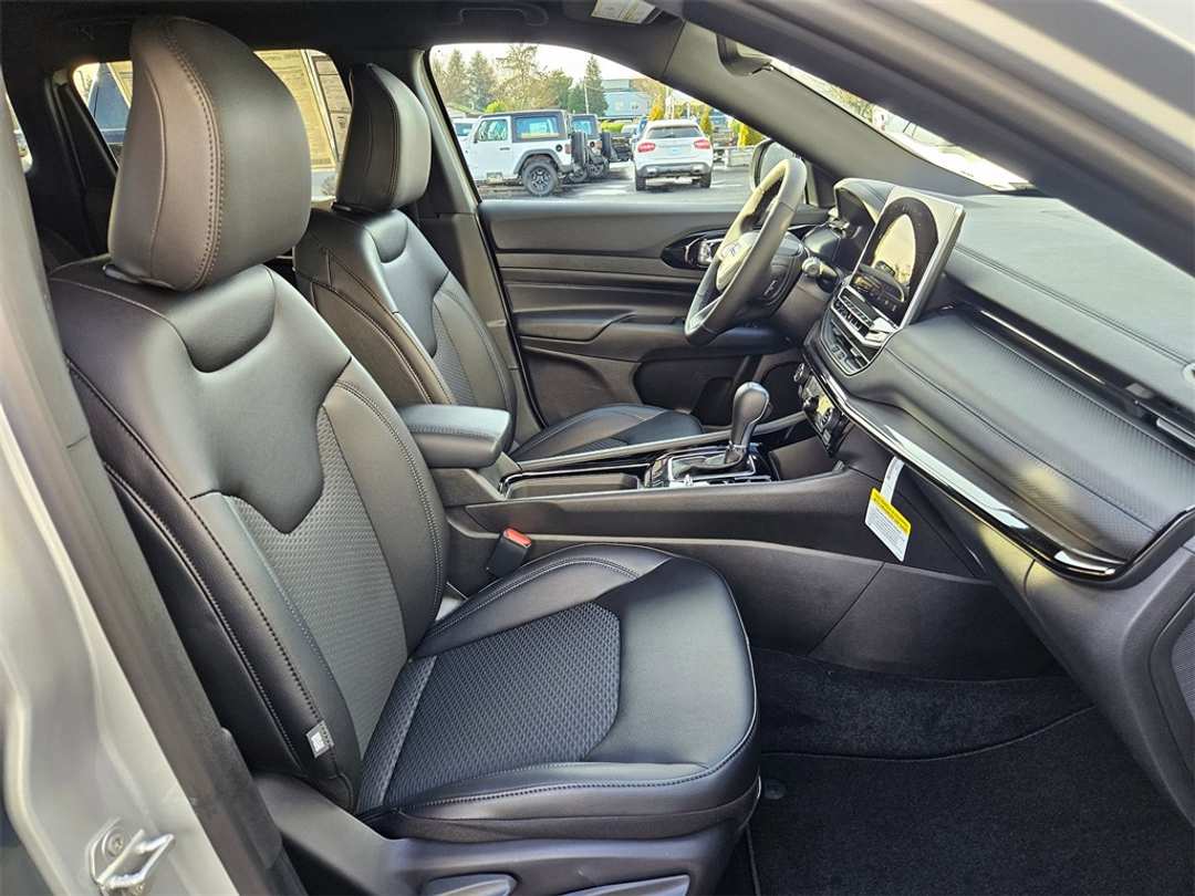 2026 Jeep Compass Latitude - Image 34