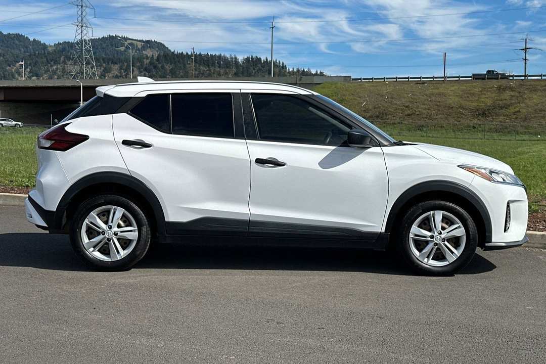 2021 Nissan Kicks S - Image 2