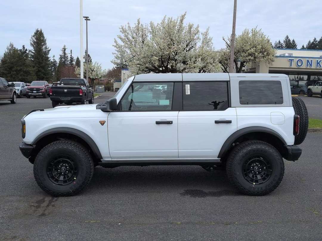 2026 Ford Bronco Badlands - Image 2