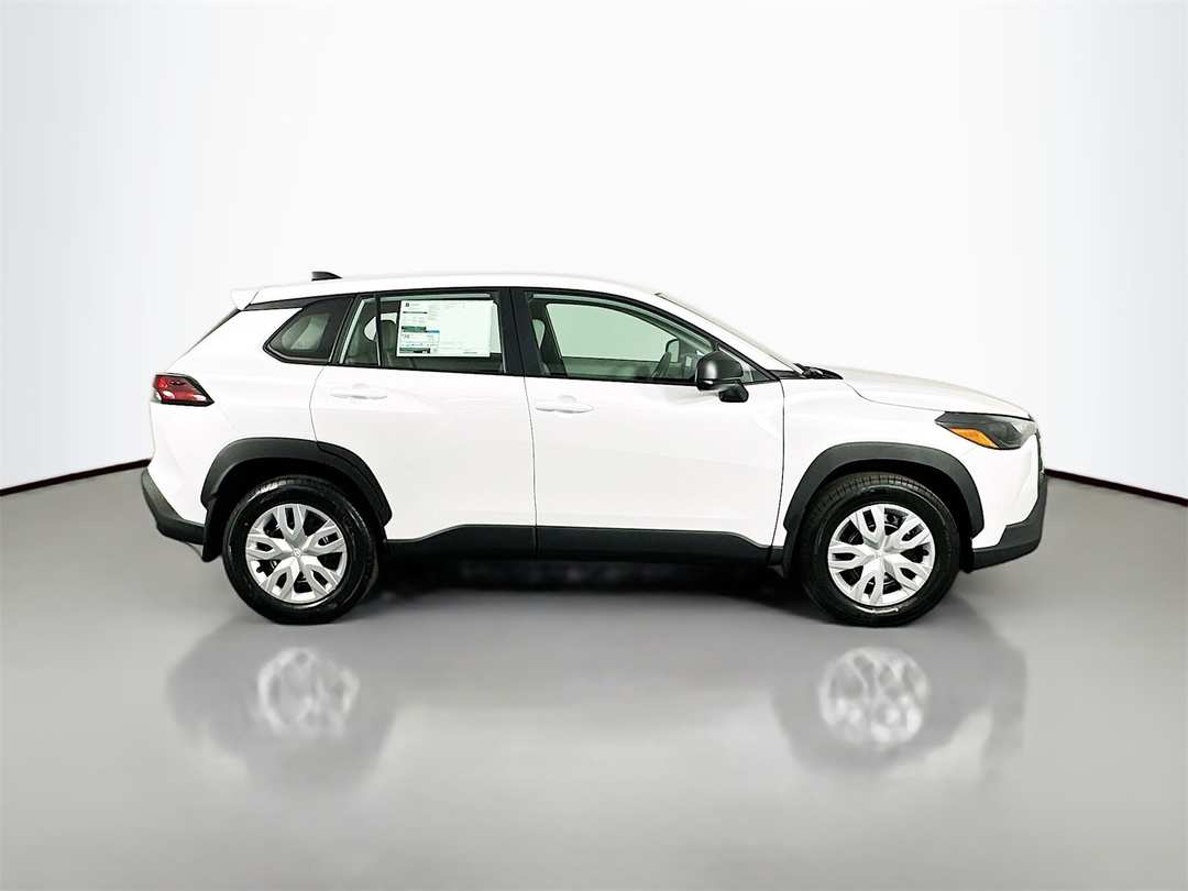 2026 Toyota Corolla Cross L - Image 8