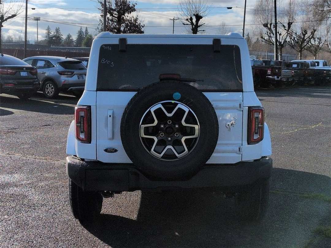 2025 Ford Bronco Outer Banks - Image 4