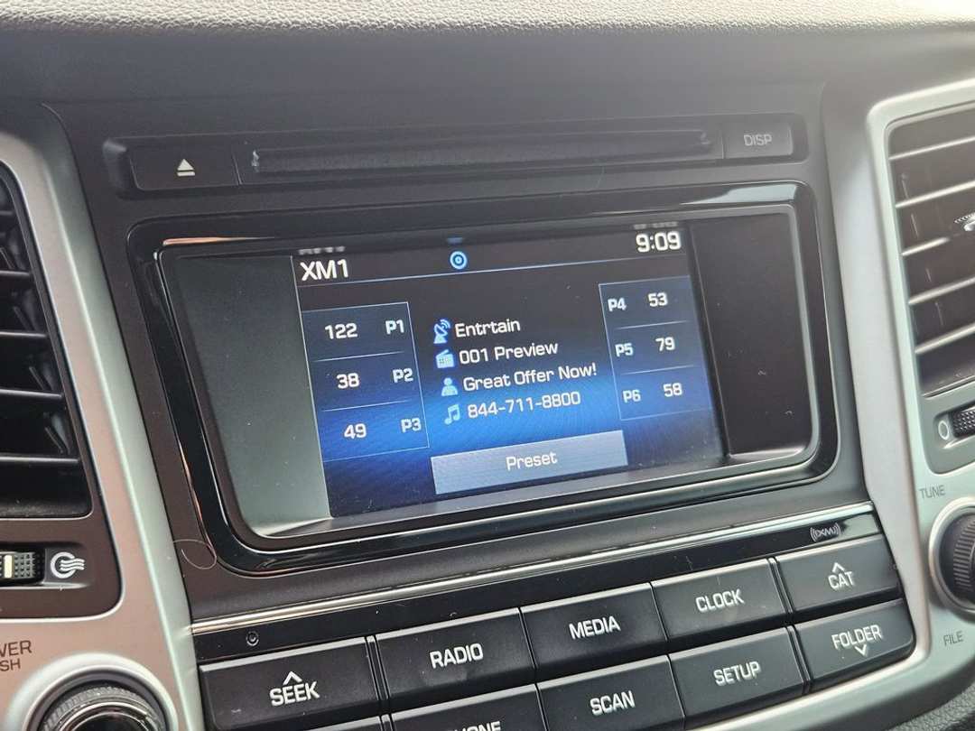 2017 Hyundai Tucson SE - Image 20