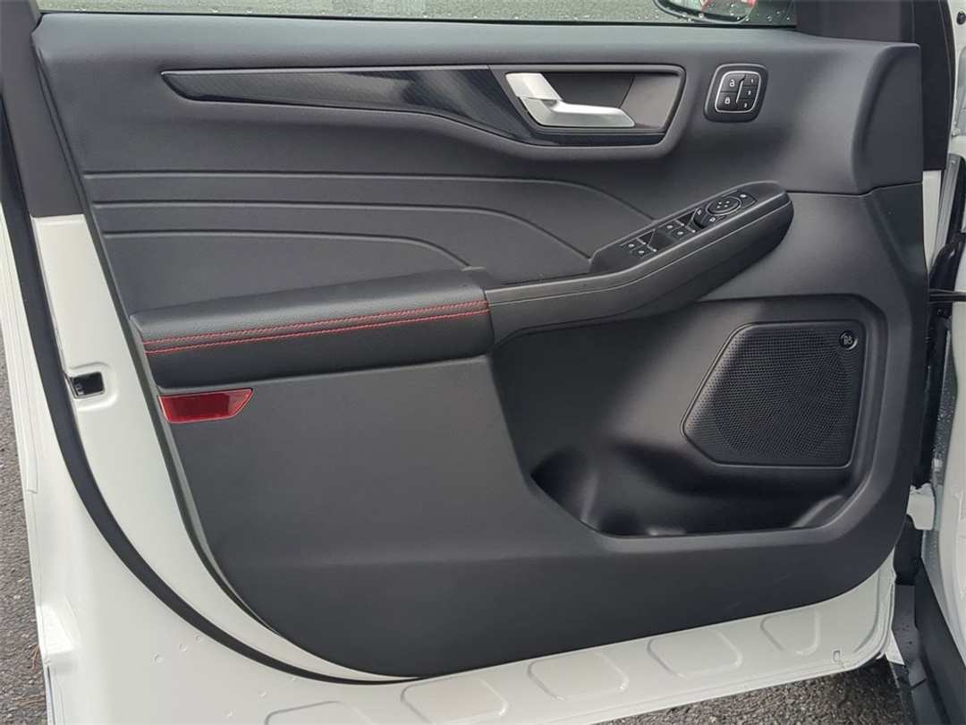 2024 Ford Escape STLine Elite - Image 9