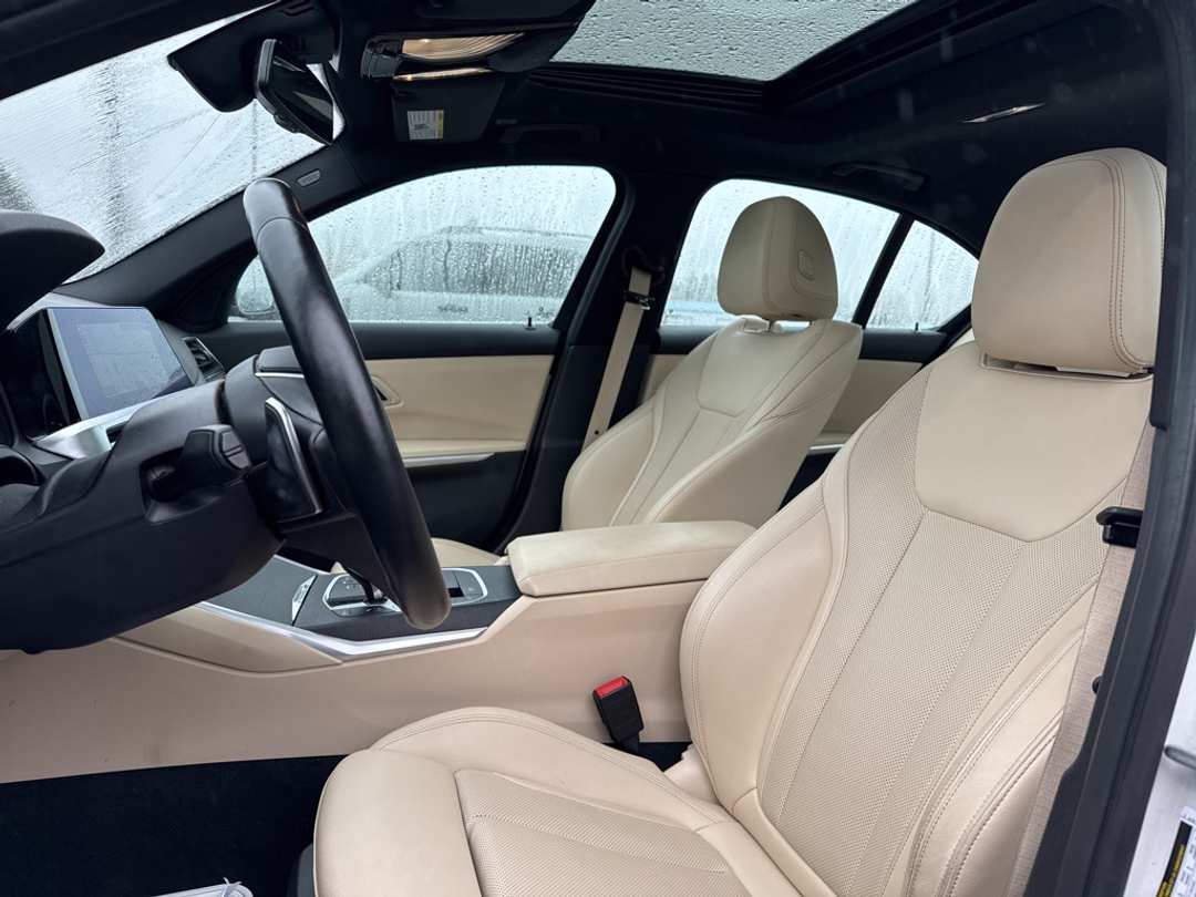 2022 BMW 3 Series 330i xDrive - Image 9