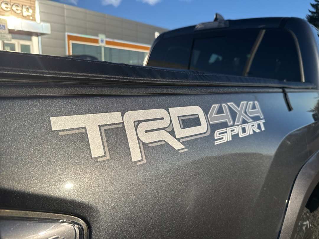 2020 Toyota Tacoma TRD Sport - Image 11