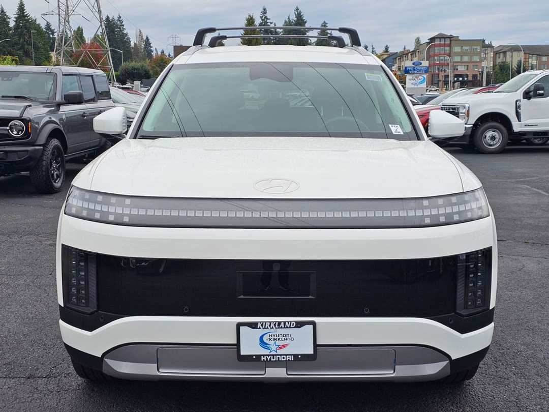 2026 Hyundai Ioniq 9 SE - Image 2