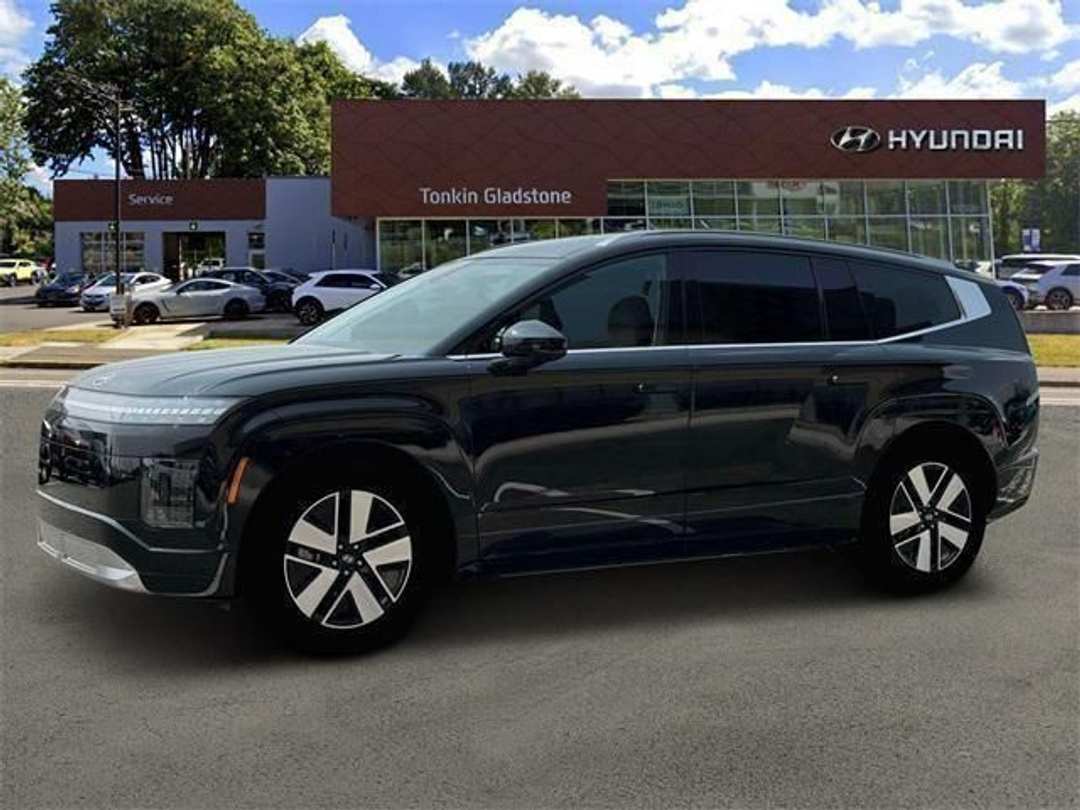 2026 Hyundai Ioniq 9 SEL - Image 2