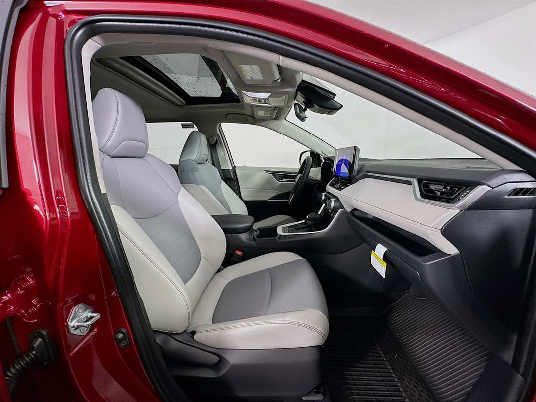 2025 Toyota Rav4 XLE Premium - Image 30