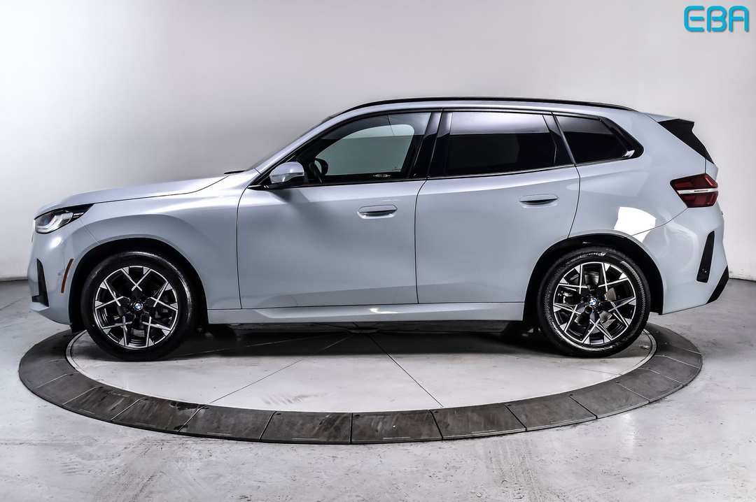 2025 BMW X3 30 xDrive - Image 3
