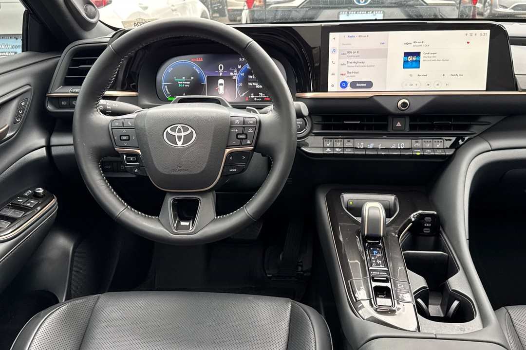 2025 Toyota Crown Signia Limited - Image 14