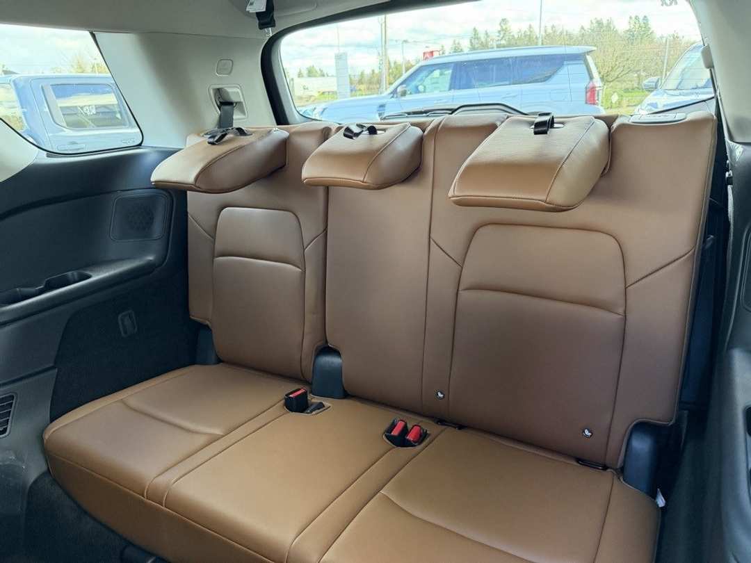 2025 Nissan Pathfinder Platinum - Image 33