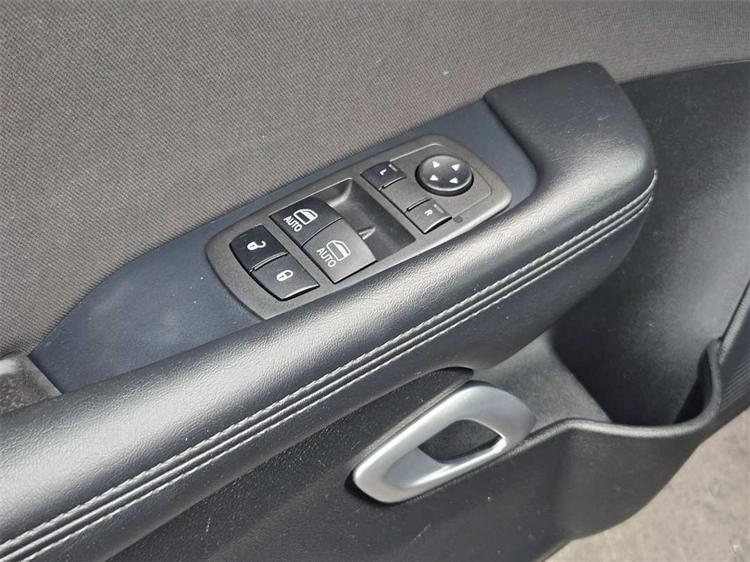 2022 Dodge Challenger SXT - Image 11