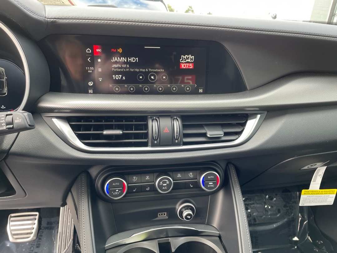 2024 Alfa Romeo Stelvio Ti - Image 17