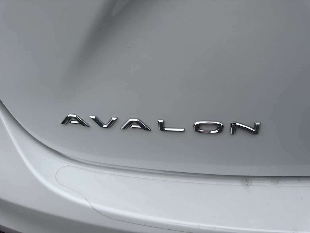 2016 Toyota Avalon - Image 10