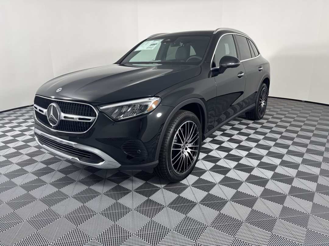 2026 Mercedes-Benz GLC 300 - Image 3