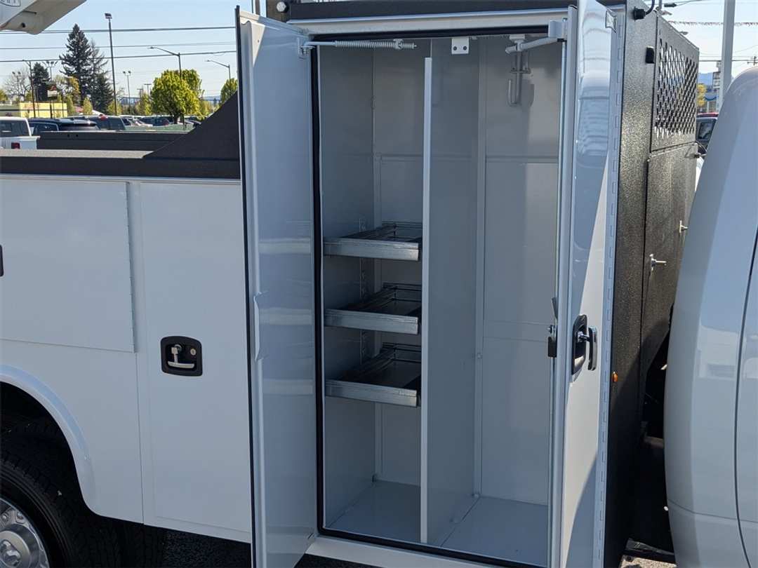 2024 Ram 5500Hd Tradesman - Image 16