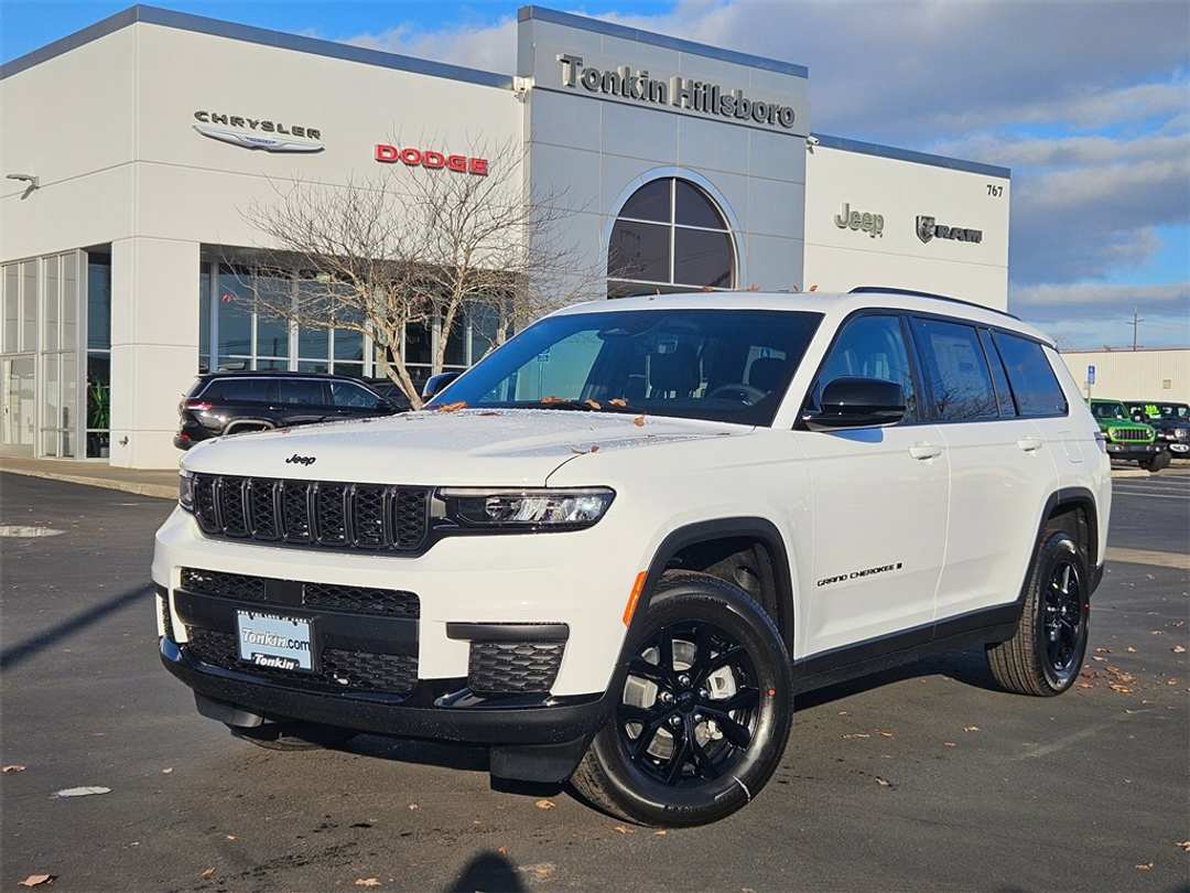 2025 Jeep Grand Cherokee L Altitude X - Image 2