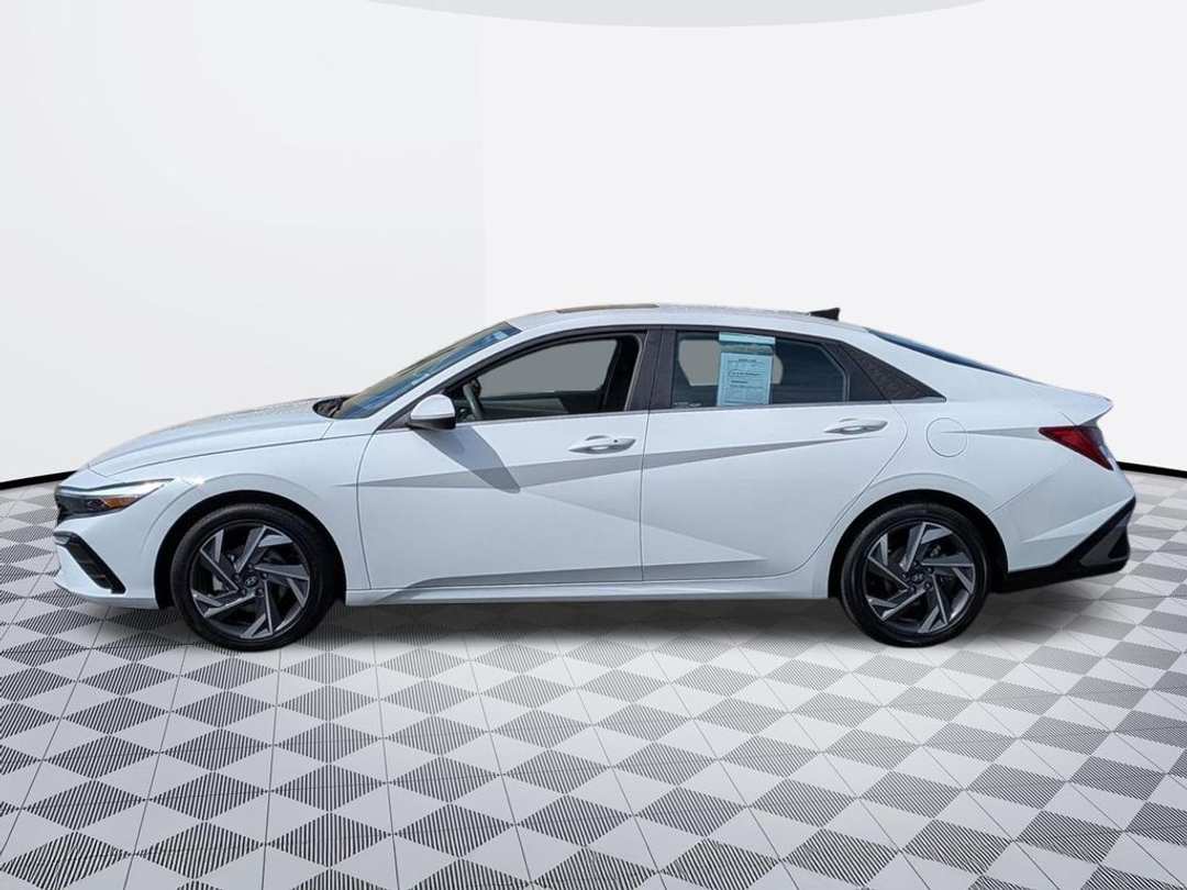 2025 Hyundai Elantra SEL Convenience - Image 3