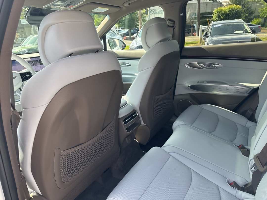 2026 Genesis Electrified Gv70 - Image 42