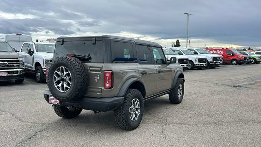 2025 Ford Bronco Badlands - Image 3
