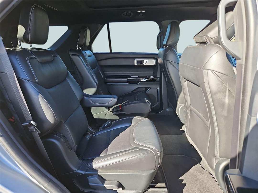 2022 Ford Explorer ST - Image 27
