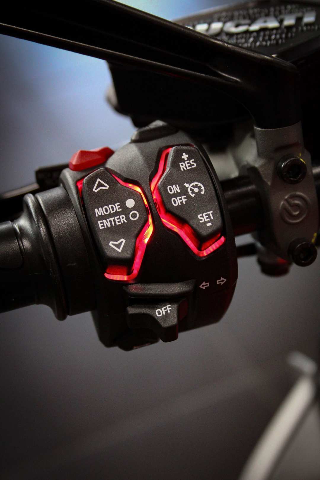 2025 Ducati Diavel V4 - Image 5