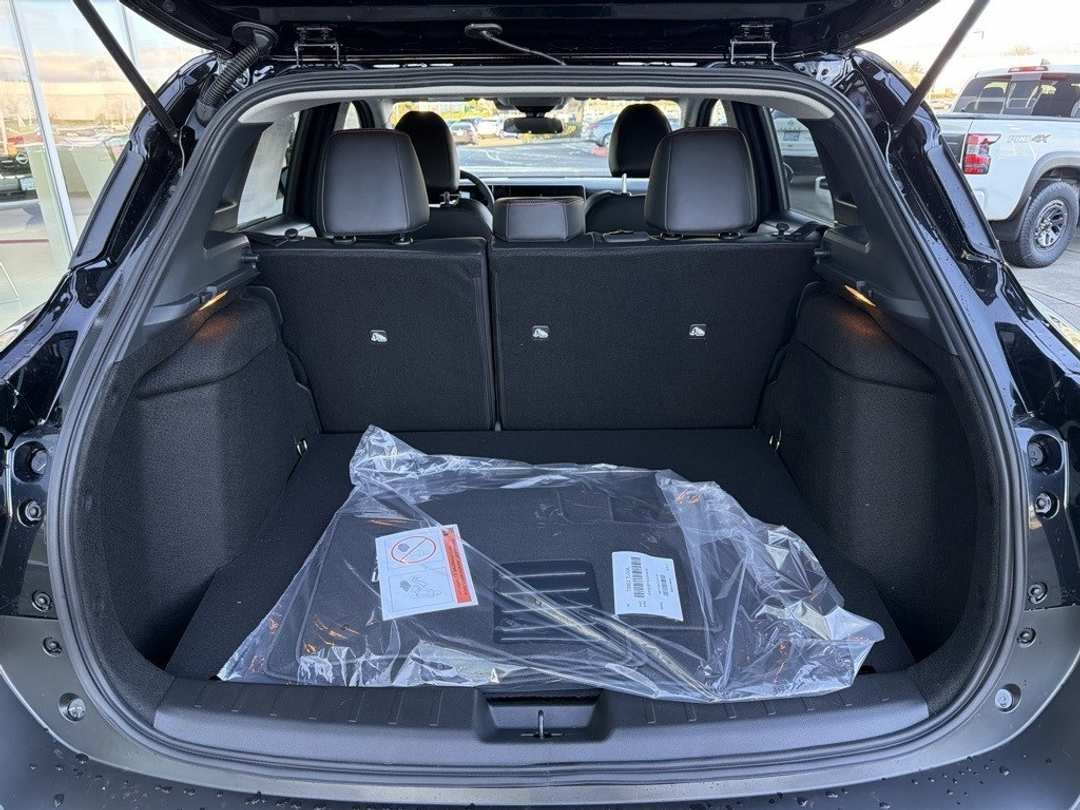 2026 Nissan Kicks SR - Image 16