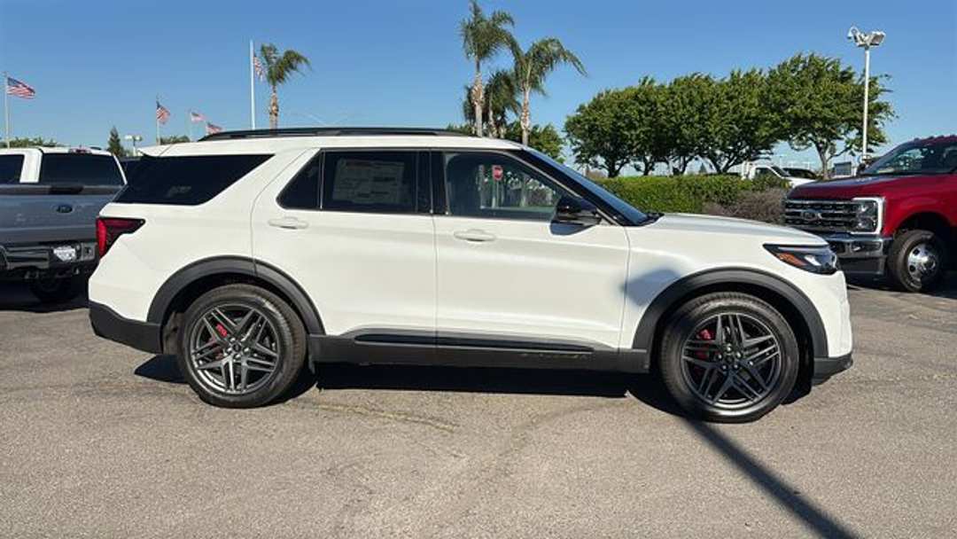 2026 Ford Explorer ST - Image 2