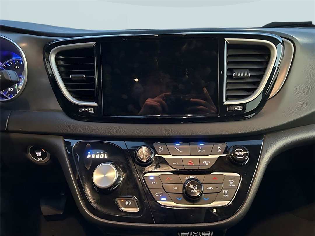 2025 Chrysler Pacifica Select - Image 16