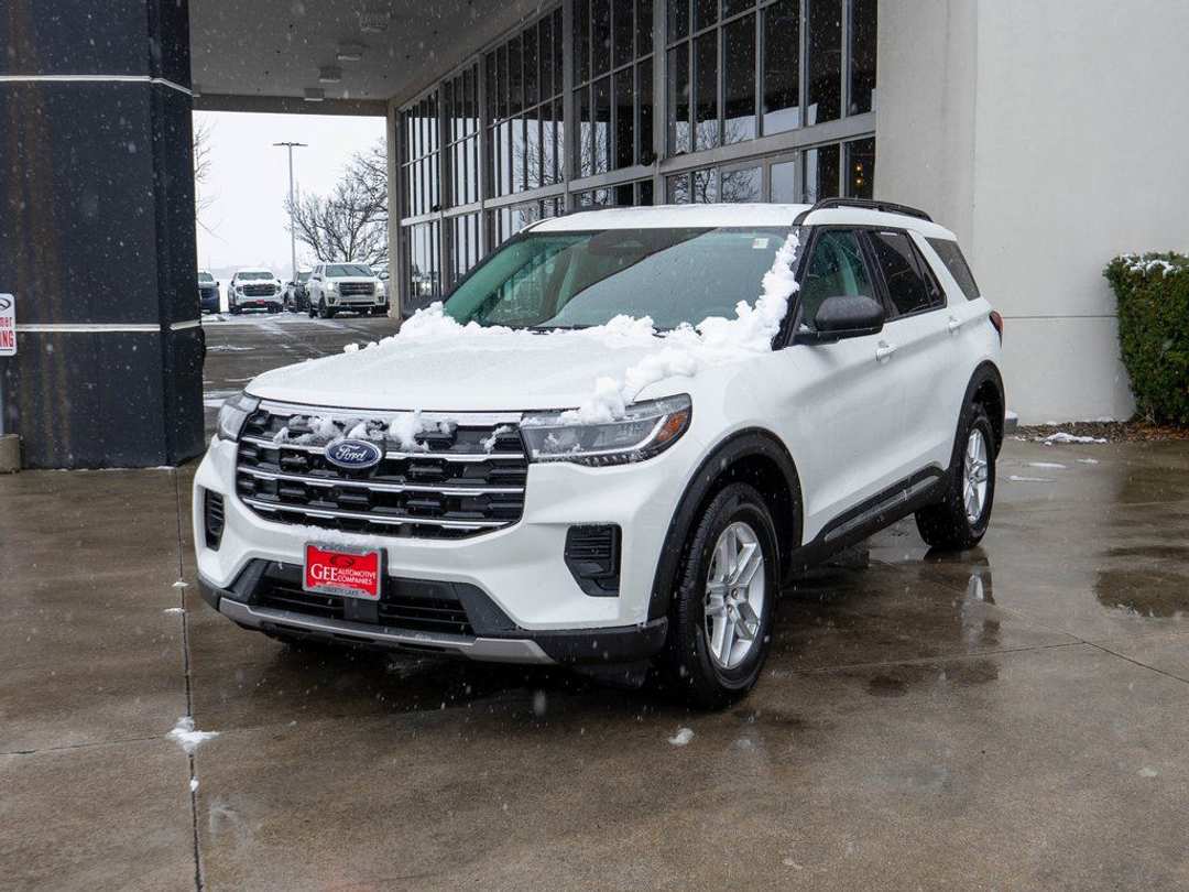 2025 Ford Explorer Active - Image 3