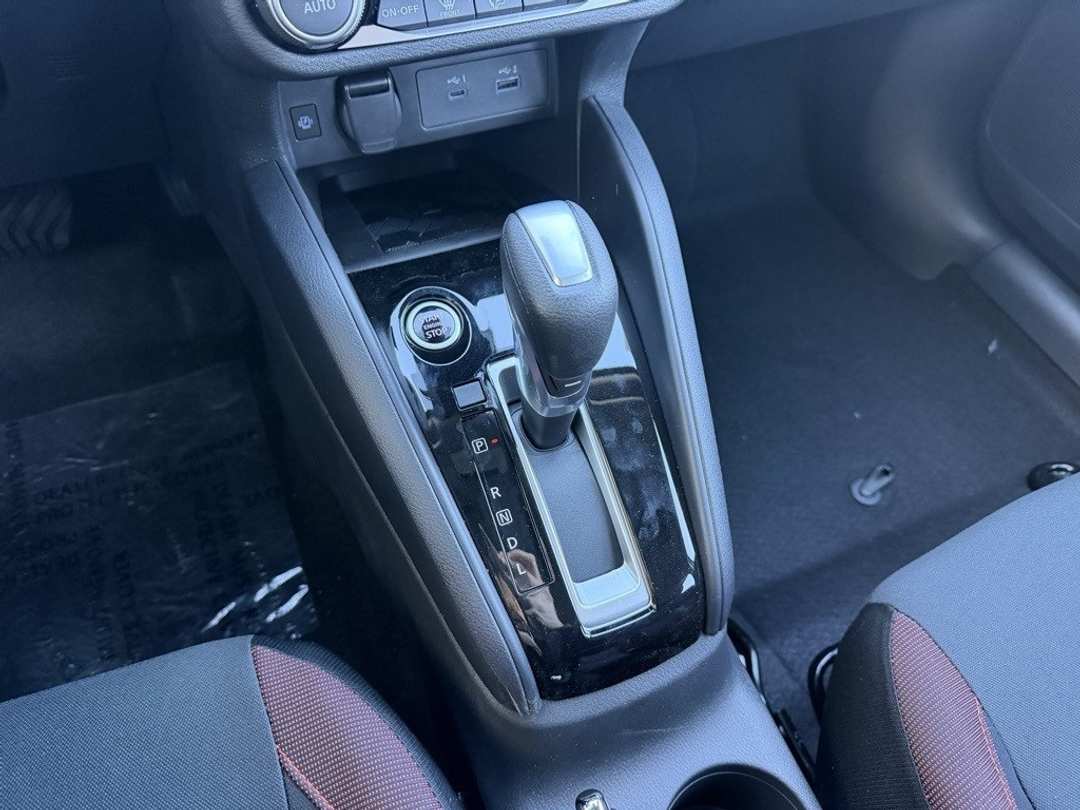 2025 Nissan Versa 1.6 SR - Image 21