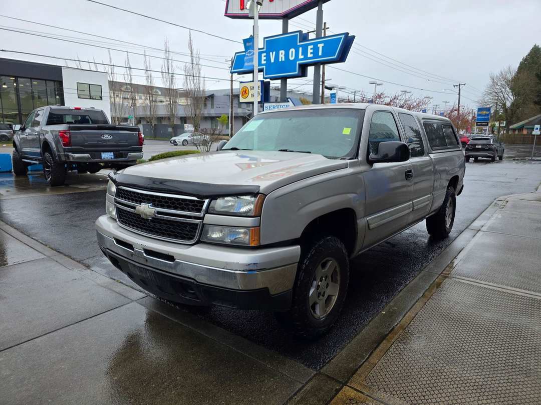 2006 Chevrolet Silverado 1500 LT - Image 2