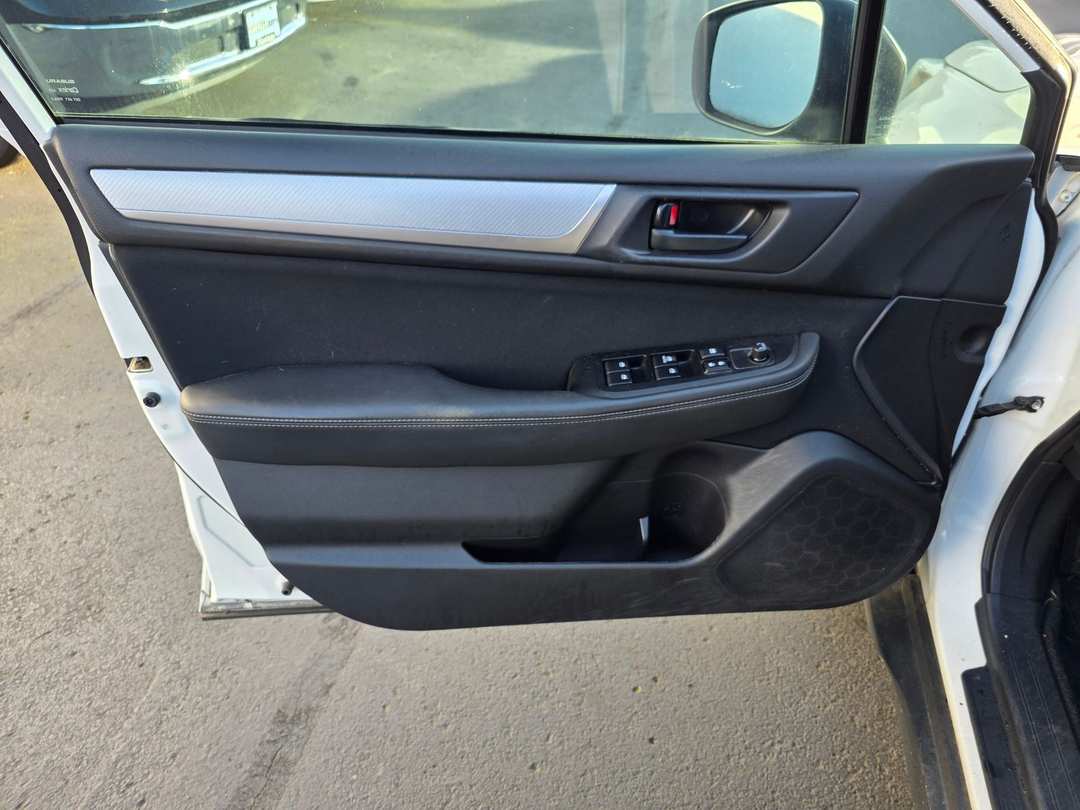 2019 Subaru Outback 2.5i - Image 10