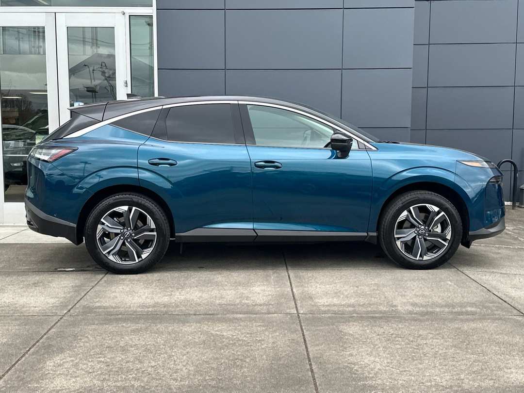 2025 Nissan Murano SL - Image 2