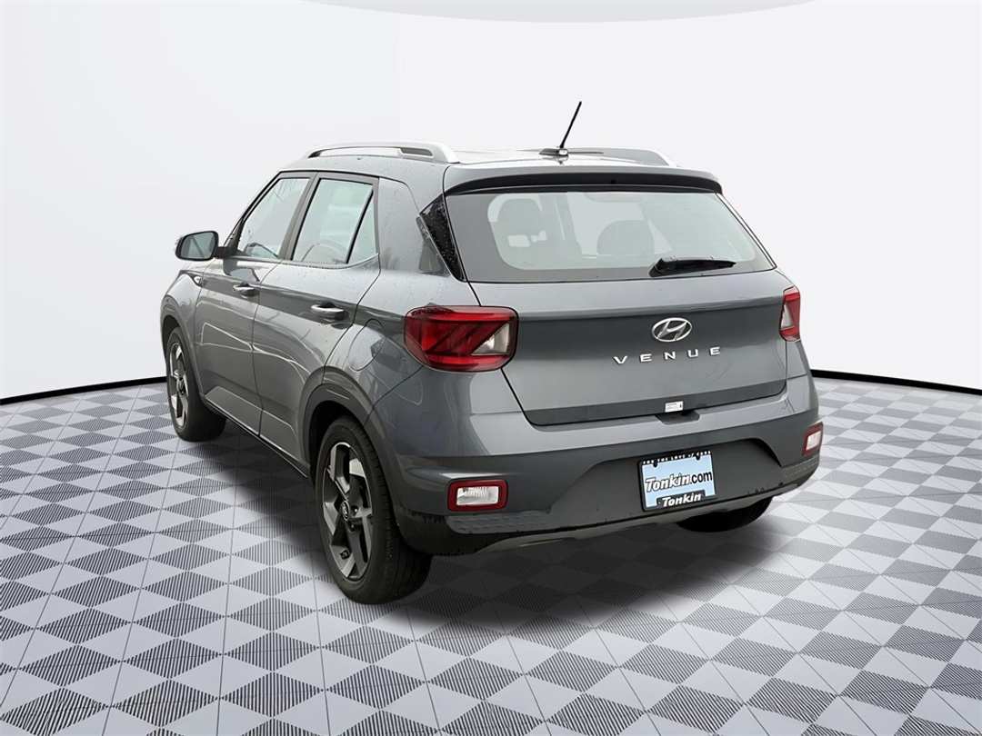 2025 Hyundai Venue SEL - Image 5