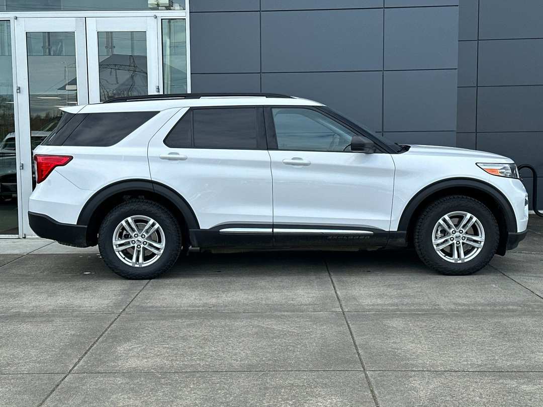 2023 Ford Explorer XLT - Image 2