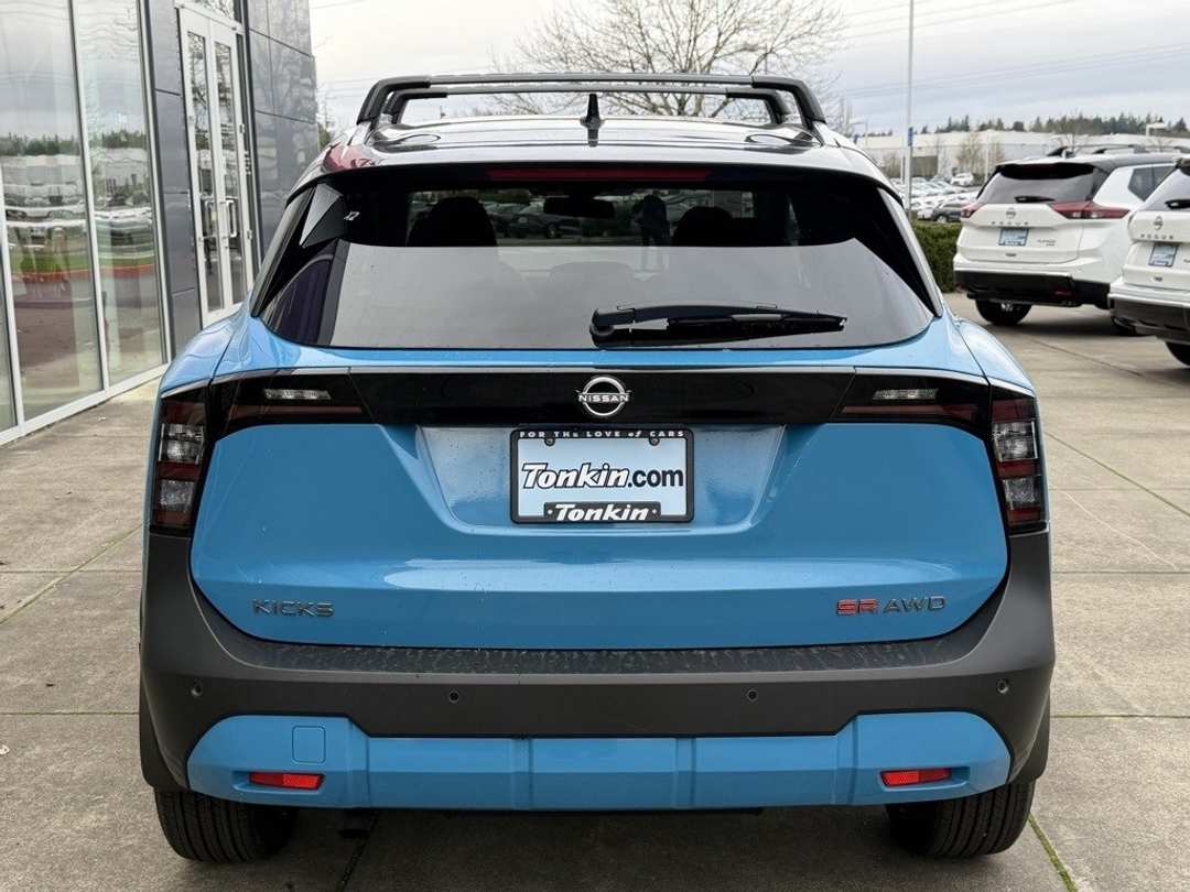 2026 Nissan Kicks SR - Image 6