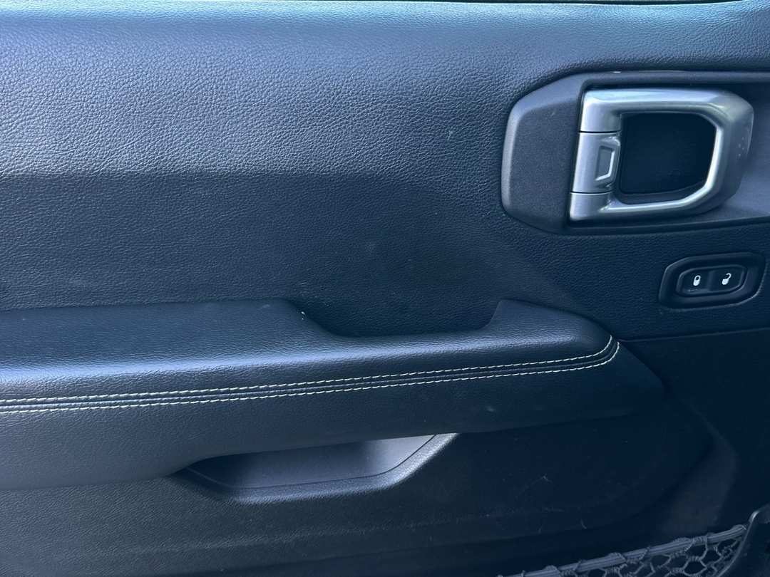 2019 Jeep Wrangler Unlimited Sahara - Image 10